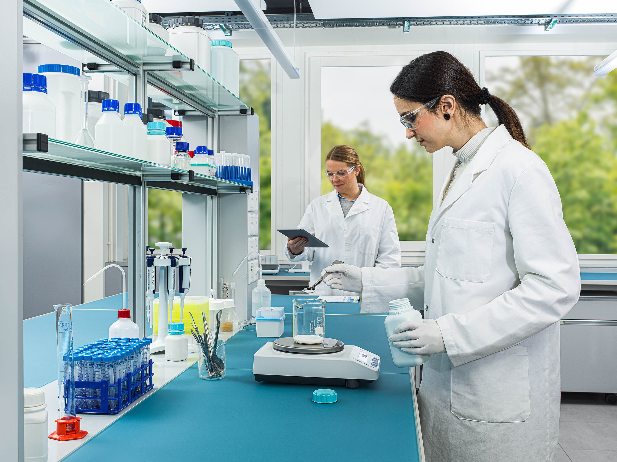 LA_precision_balance_formulation_application_academia_laboratory